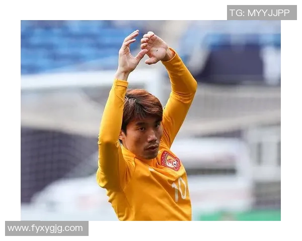 日本中学生足球新星崭露头角 定位球技术引发全场关注 日本中学生足球新星崭露头角 定位球技术引发全场关注